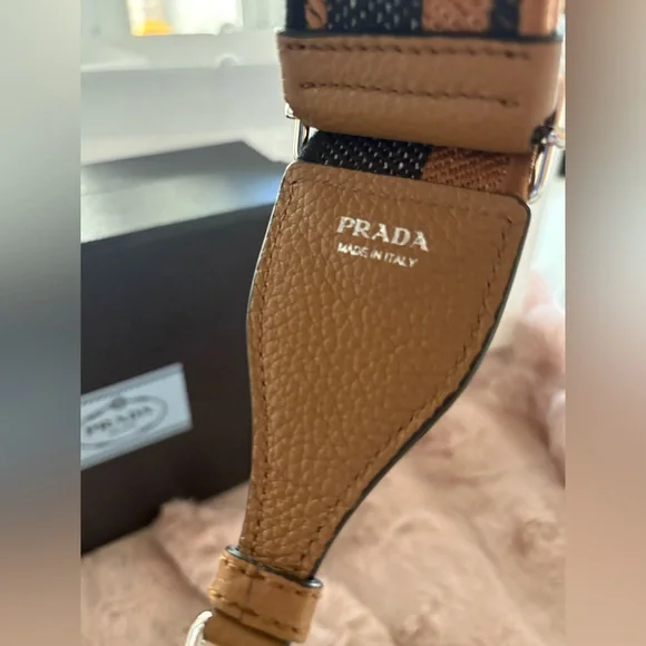 Prada Vitello Daino Soft leather mini shoulder bag - Picture 5 of 7